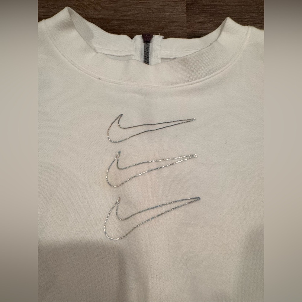 New Nike Women's Sportswear Opal White Fleece Graphic Crew Sweatshirt Size M - Picture 5 of 8